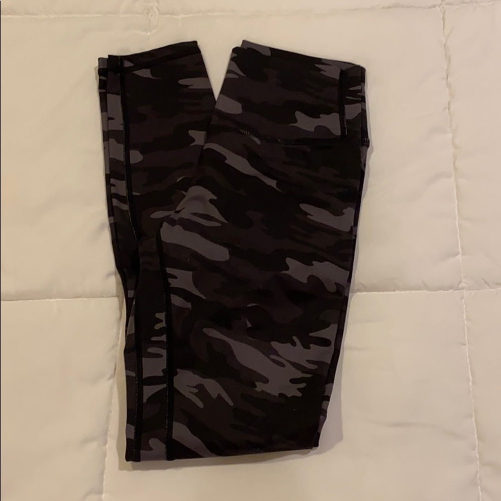 Til you collapse TYC Scrunch booty camo leggings